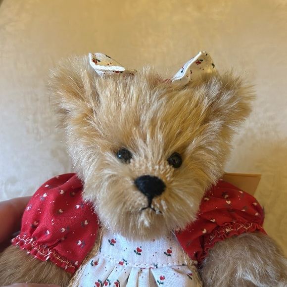 Bears by Reanee handcrafted Essie mohair teddy bear, created on April 14, 1988 - Picture 5 of 15